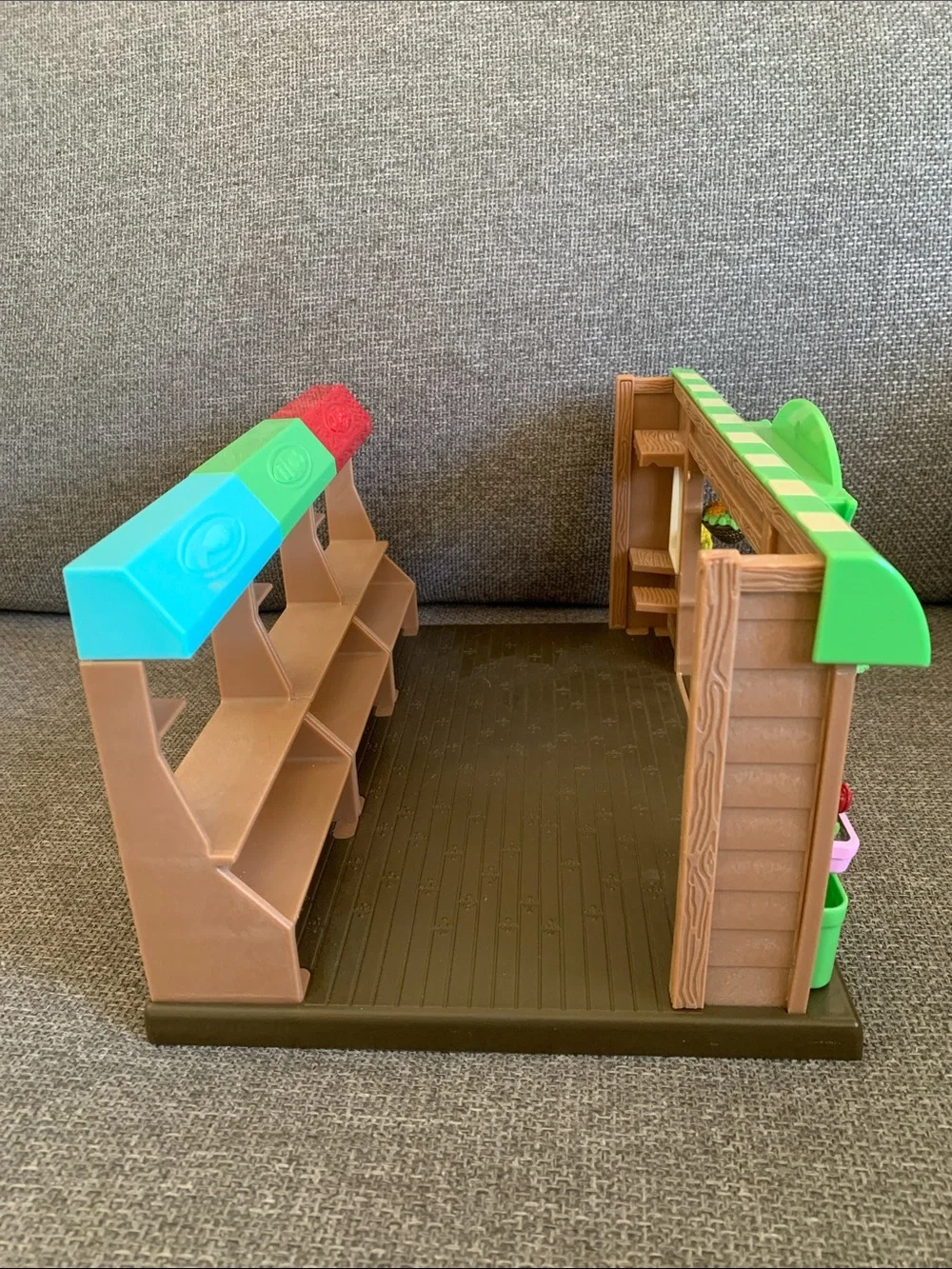 Li’l Woodzeez Farmers Market Store Playset with a few accessories
